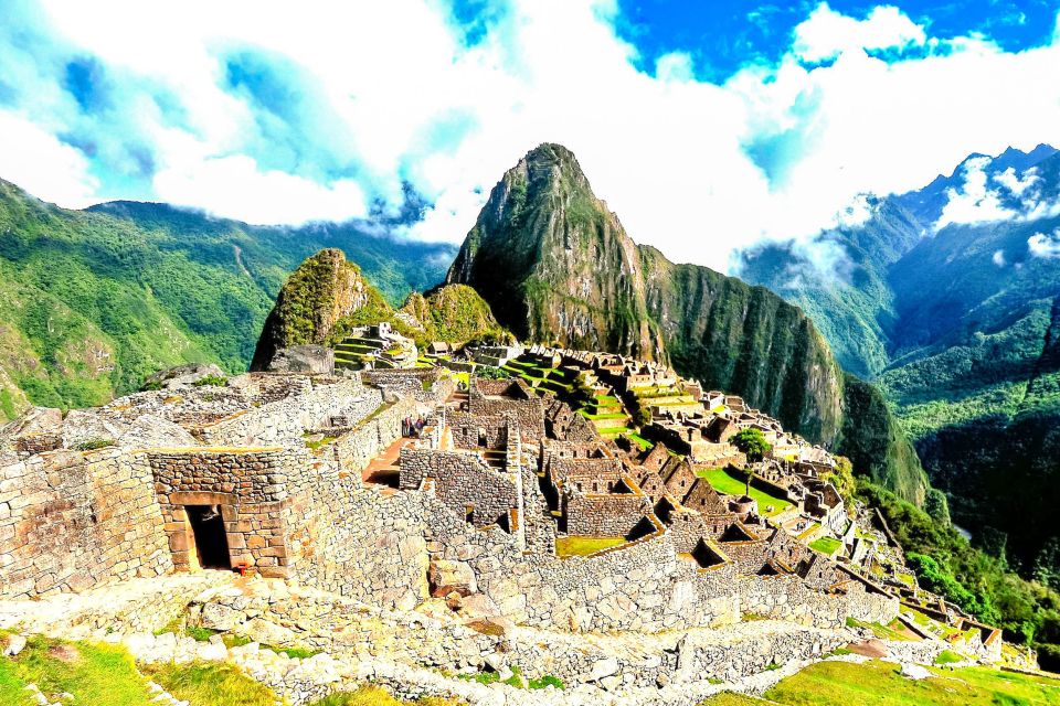 2-Day Inca Trail Hike to Machu Picchu & Panoramic Train - Train rides: the Expedition down, the Vistadome back