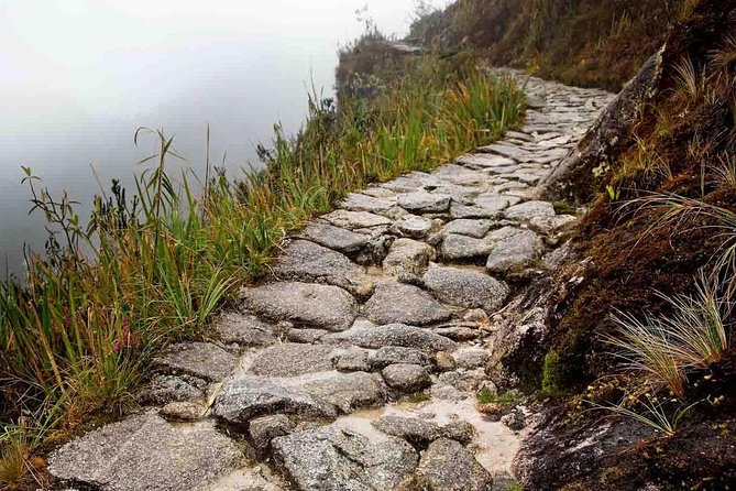 2 Day - Short Inca Trail to Machu Picchu - Group Service - Day 2: 5:30am bus, a 2-hour guided tour, then time to wander