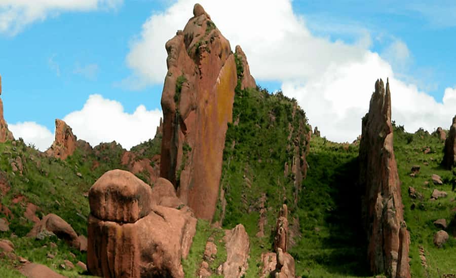 5h tour from Puno to Aramu Muru portal and Inca Ruins - From Puno down Lake Titicaca: getting your bearings fast