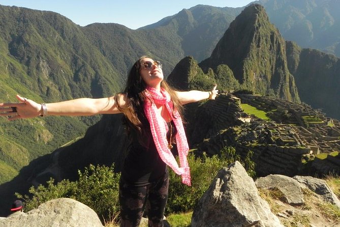 A Day at Machu Picchu, Journey to the Heart of the Andes - Cusco to Ollantaytambo: the ride that sets the pace