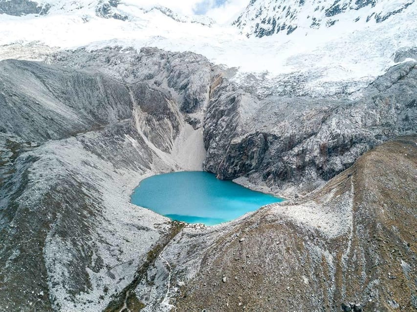 Ancash: Lagoon Route 69 - trekking guide |Full day| - The viewpoint-to-lake moment: why the turquoise hits hardest here