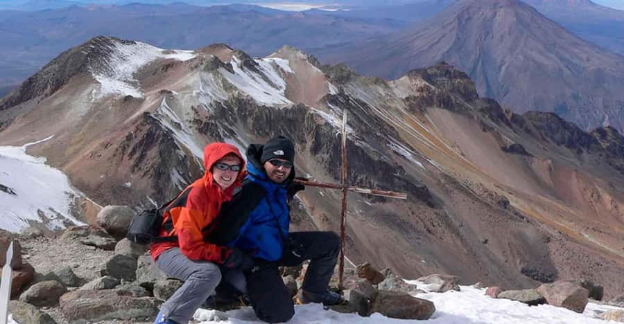 Arequipa | Ascent to Chachani Volcano 2 days / 1 night - Day 1 on foot: the 5,200 m base camp and your first lunch