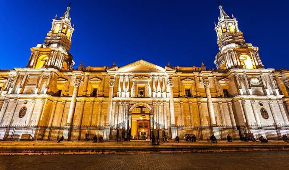 Arequipa: City and Country Tour - Start at Plaza de Armas: the White City in fast focus