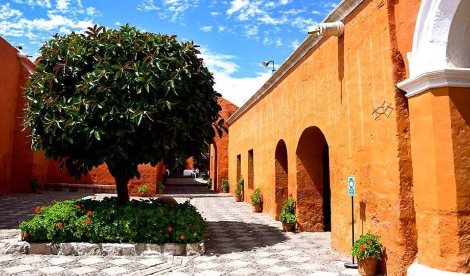 Arequipa: City and Country Tour - Sachaca’s church and Balneario Tingo: culture plus food smells