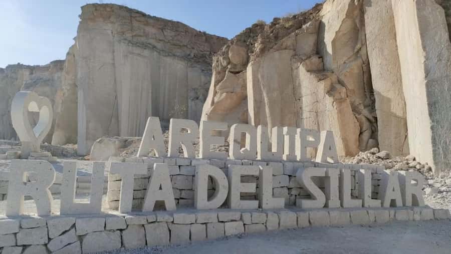 Arequipa: Half Day Sillar Route and Culebrillas Canyon + Yanahuara Viewpoint - From Plaza de Mayor to Yanahuara: getting your bearings fast
