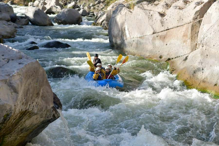 Arequipa: Rafting on the Chili River | Full adrenaline | - Gear up in the base yard: what you’ll wear and why