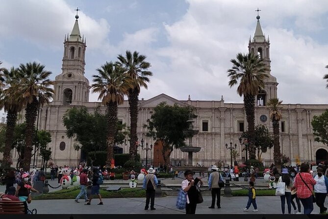 Arequipa Tasting Tour - Plaza de Armas: where the earthquake story gets personal