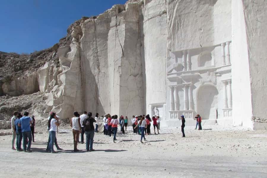 Arequipa: The White City Origins – Sillar Route Half Day - Culebrillas Quarry: The Narrow Walls and Wari Petroglyphs