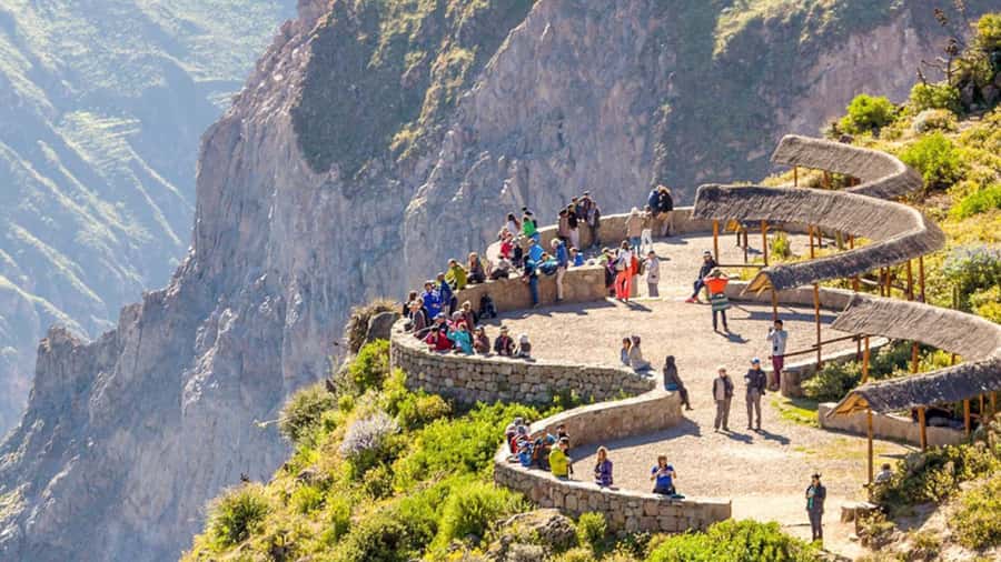 Arequipa: trekking to the Colca Canyon 2 days/1 night - Down to Sangalle Oasis: river crossing and the real trek day