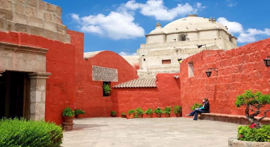 Arequipa: Walking Tour and Santa Catalina Monastery - Barrio del Solar by the Río Chili: where colonial lodging centers lived