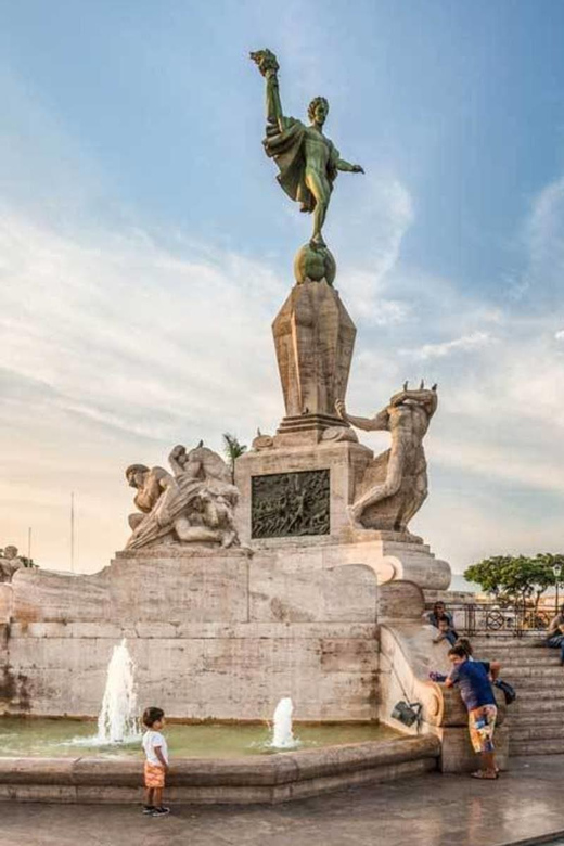 City Tour Trujillo |Panoramic bus| - The Latin America Mosaic Mural Stop: The Photo Moment