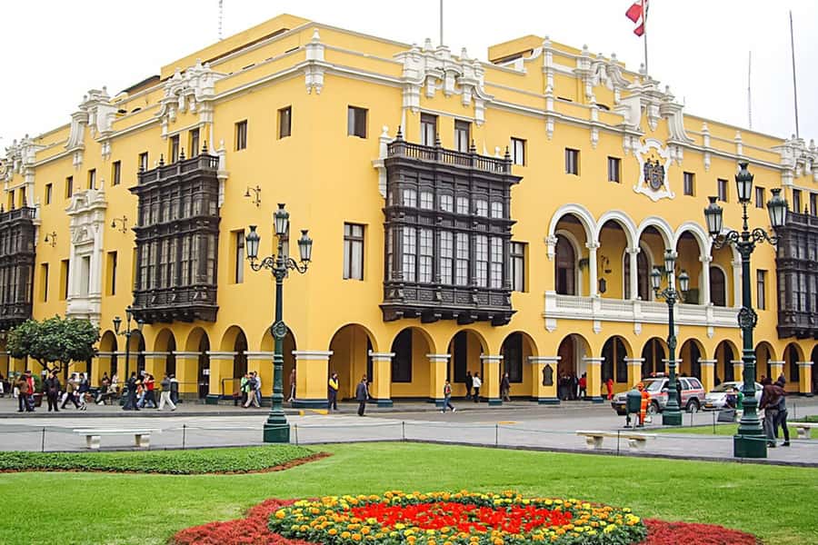 City Tour With Demonstration & Tasting of Pisco Sour - Miraflores First: Love Park, Ocean Views, and Larcomar