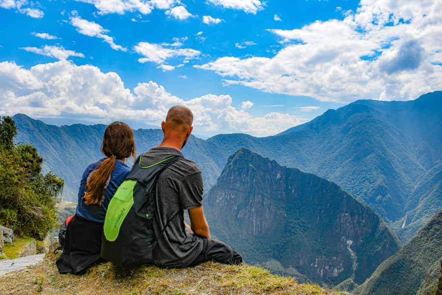 Cusco: 2-day Inca Trail to Machu Picchu - Day 2 Starts Easy: Breakfast in Aguas Calientes and a Bus Up to Machu Picchu