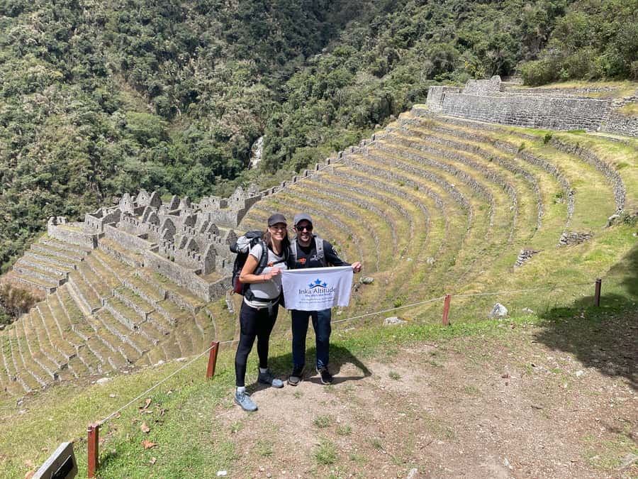 Cusco: 2-day Inca Trail to Machu Picchu - Aguas Calientes Time: Shops, Crafts, Art, and Hot Springs Options
