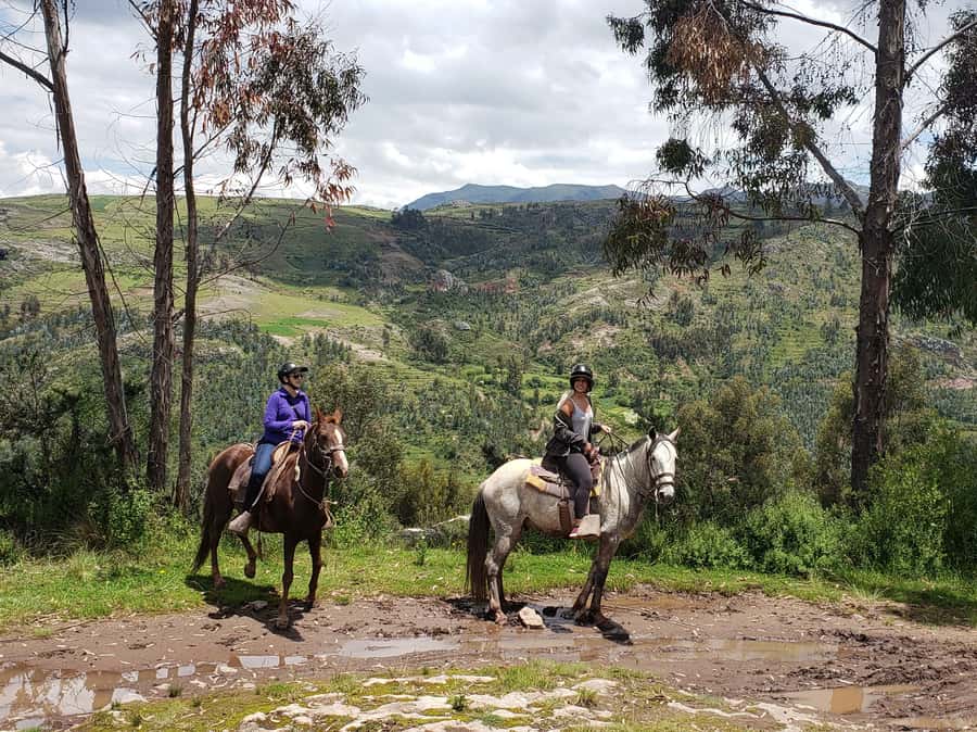 Cusco: 3-Hour Horse Riding Tour to the Temple of the Moon - Group size, bilingual guiding, and why it feels more personal