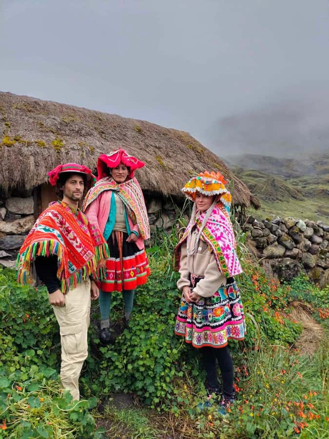 Cusco: 4-Day Lares Trek to Machu Picchu with Panoramic Train - Guides, chefs, and group energy: the human side of the trek