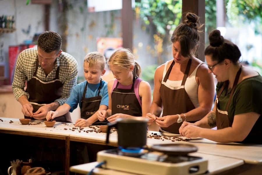 Cusco: Bean to bar chocolate workshop - The 2-hour bean-to-bar flow: what actually happens