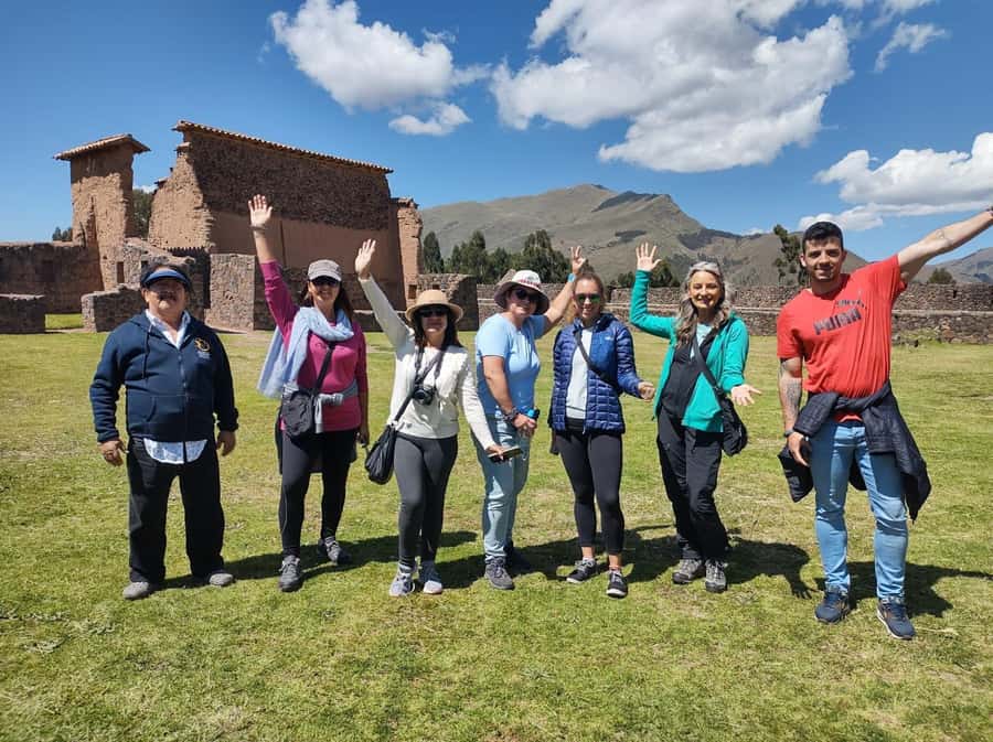 Cusco: Bus Turistico Puno Cusco con Tour y Buffet - Raqchi: the Temple of Wiracocha stop