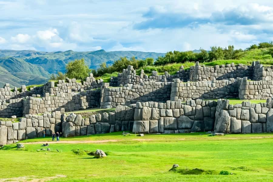 Cusco: City and Nearby Ruins 5-Hour Guided Tour - Sacsayhuaman Walls: 180 Tons of Stone Logic