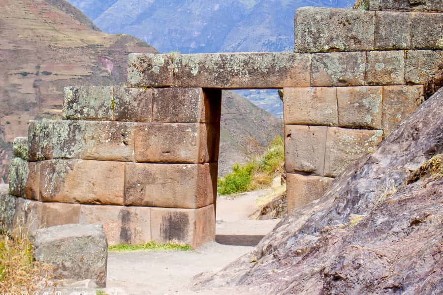 Cusco: Full-Day Sacred Valley History Tour - Pisac Market and Inca Stonework: Colorful Crafts and Terraces That Still Matter