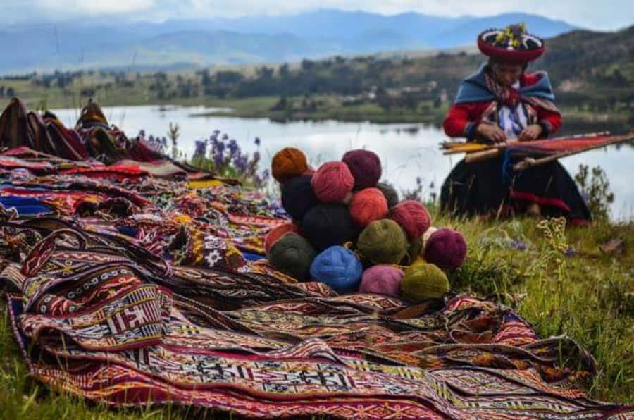 Cusco: Full-Day Tour of The Sacred Valley With Lunch - Chinchero: Textiles, an Inca Wall, and a Colonial Temple on Inca Foundations