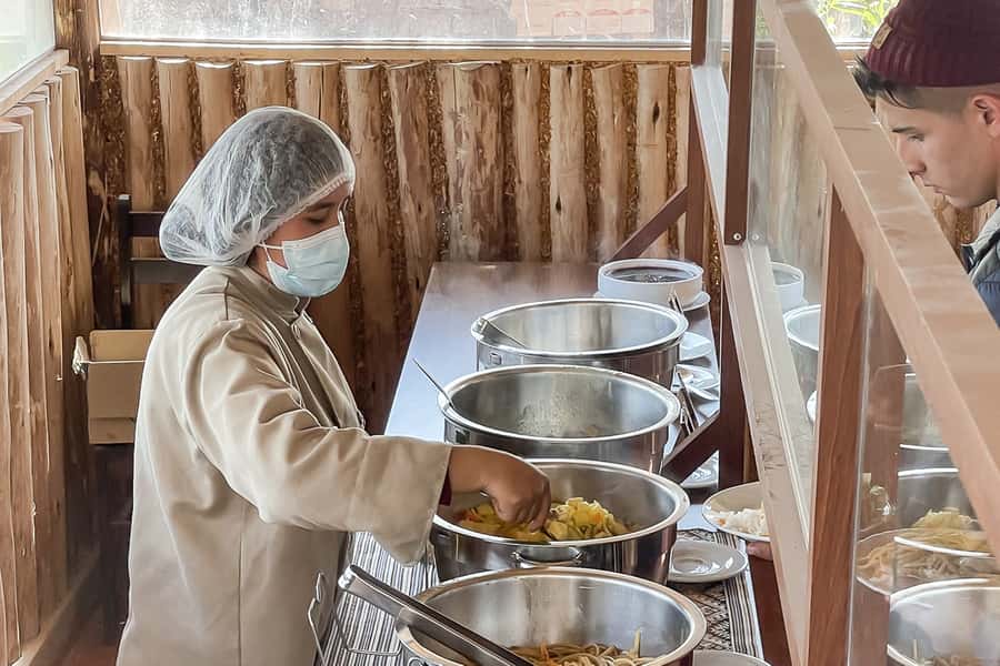 Cusco: Humantay Lake Tour with Breakfast and Buffet Lunch - Safety and logistics that actually matter: oxygen, first aid, sticks, and packing