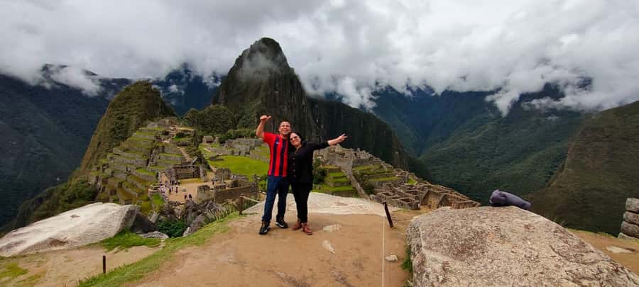 Cusco: Machu Picchu Day Trip with Train + Entrance ticket - Aguas Calientes to Machu Picchu: the bus transfer and the first check-in moment