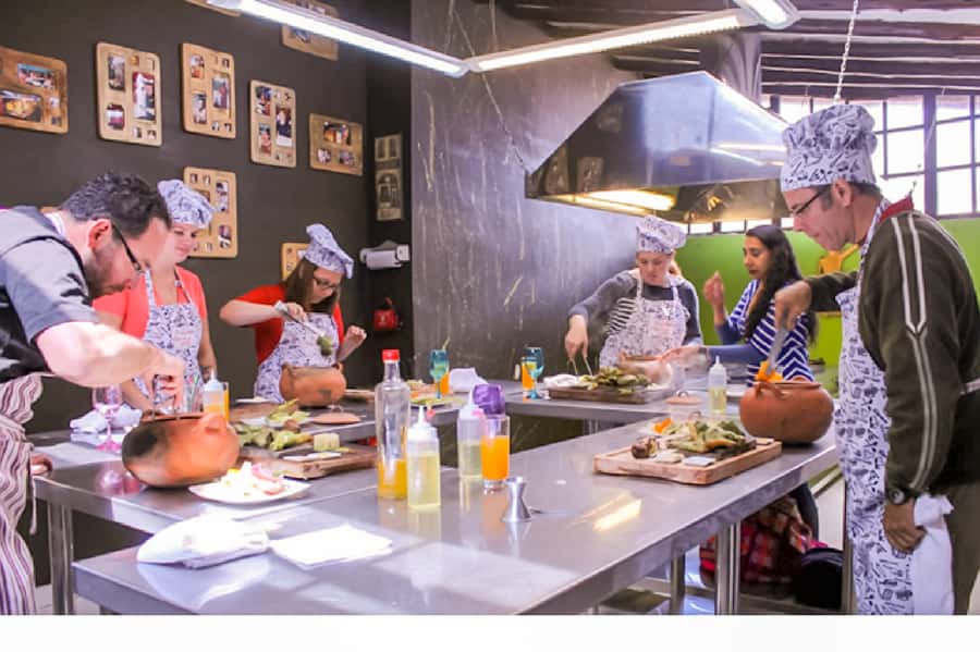 Cusco: Peruvian Cooking Class & Market Tour - A pisco lesson: from grapes to your toast