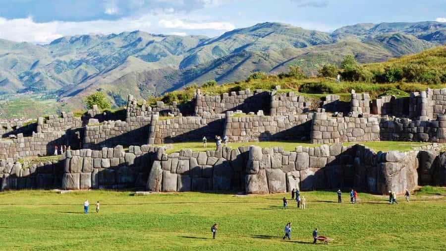 Cusco: Pisac, Sacsayhuaman, Q'enqo, and Tambomachay Tour - Pisac market and archaeological park: start in town, then zoom out