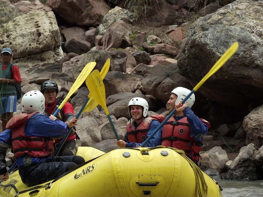 Cusco: River Rafting Adventure Full Day | Adrenaline Tour - What to pack (and what to skip) for a Cusco rafting + zip-line day