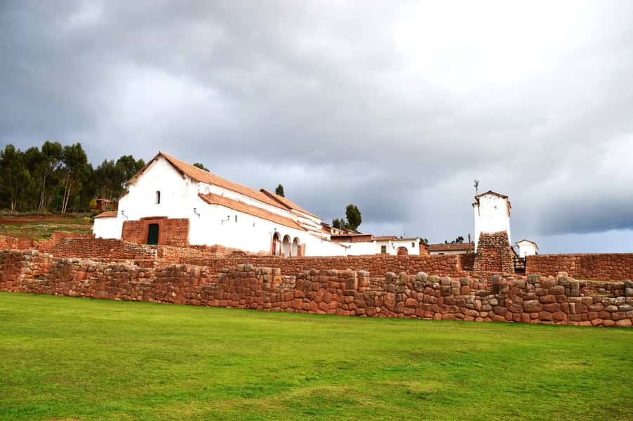 Cusco: Sacred Valley of the Incas Tour - Chinchero: Inca ruins, colonial church, and weaving in motion