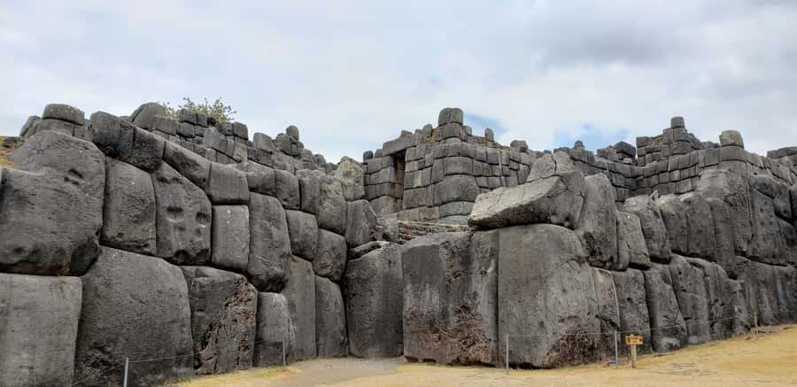 Cusco: Sacsayhuaman Guided Tour and 1-Hour Horseback Ride - Qenqo huaca: what the guide teaches about royal mummification