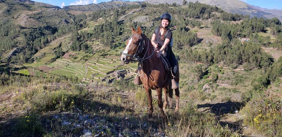 Cusco: Sacsayhuaman Guided Tour and 1-Hour Horseback Ride - Sacsayhuamán: Inca engineering in the old royal heart of Cusco
