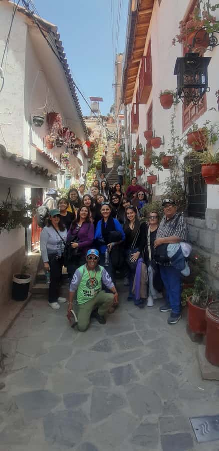 Cusco: Walking Tour with a Local Guide - Plaza de Armas: colonial architecture with Inca legends in the background