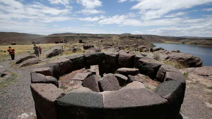 Discover the Celestial Wonder of Sillustani: Towers of Time - Why the Guide Matters (English-Spanish Explanations)