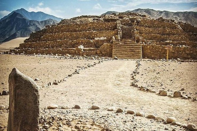 Discovering Caral, The Oldest Civilization In America - Arrival and orientation in Caral: the 30 minutes that changes the visit