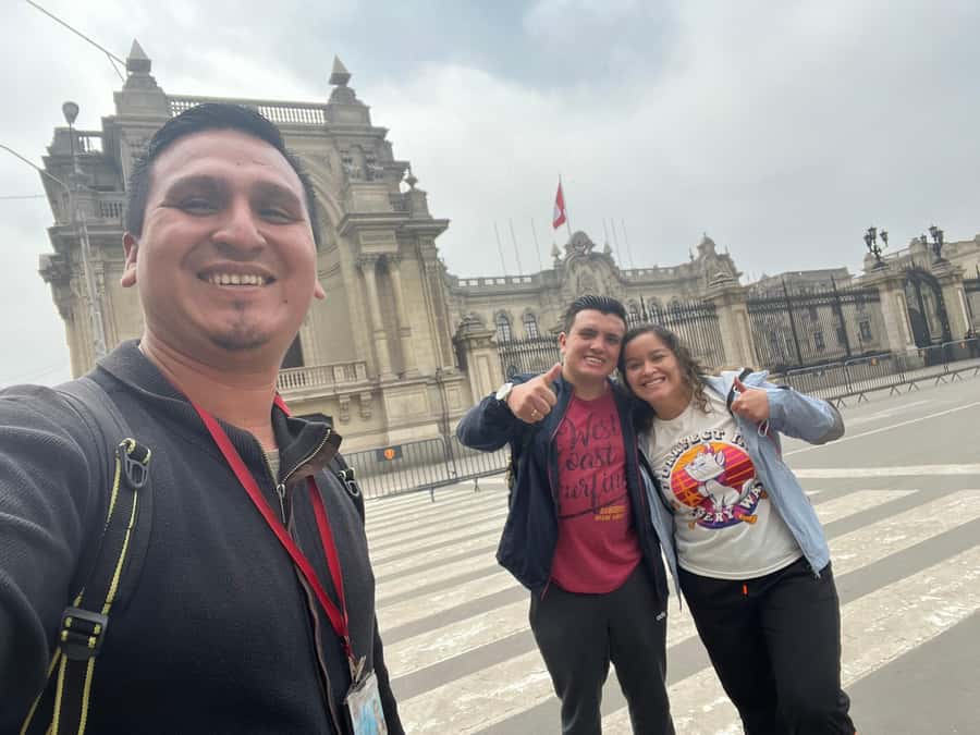 Enjoy Lima Walking Historic Center, Plaza San Martin and Plaza de Armas - Government Palace and Lima Cathedral: what to watch for in limited time