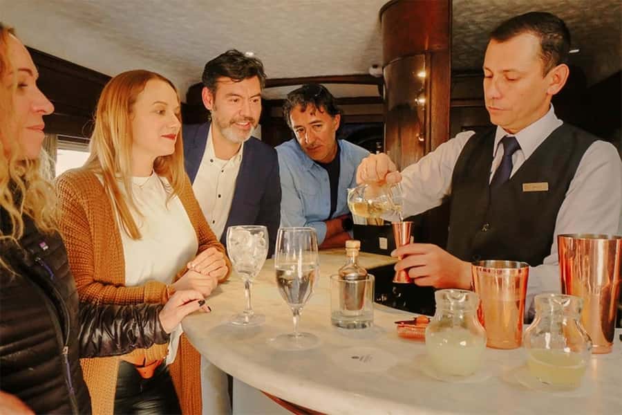 Excursion Cusco - Puno - Titicaca Observatory Train - Meals on rails: gourmet lunch, afternoon tea, and where the comfort really shows