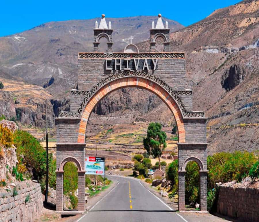 From Arequipa: 2-Day Colca Canyon Tour with Transfer to Puno - Day 1: From Arequipa Pickup to Chivay and the Calera Thermal Reset