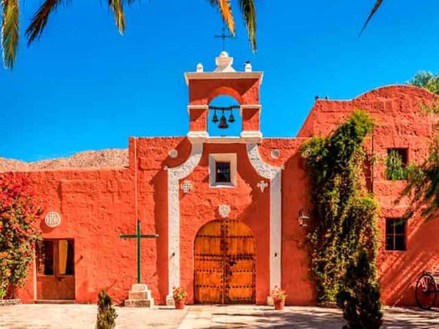 From Arequipa: Mirabus City Tour | Yanahuara Viewpoint | - Incalpaca outlet and the Andean Animal Zoo: shopping and animals, side by side