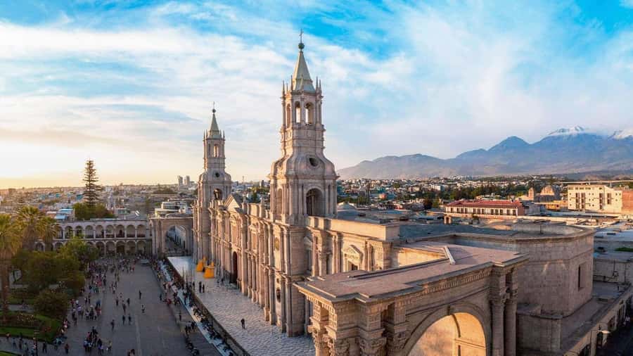 From Arequipa: Mirabus City Tour | Yanahuara Viewpoint | - Plaza de Armas to Mirador de Carmen Alto: the tour’s easiest win