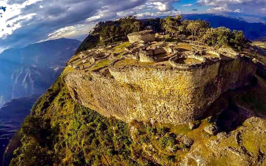 From Chachapoyas: Kuelap Fortress and Cable Car Tour - Reaching the Fortress Wall: Why Kuélap Feels So Big