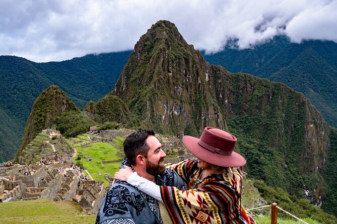 From Cusco - 2-Day Tour to the Sacred Valley and Machu Picchu with Lunch - Guides and the human factor: Clara, Julio, and Edgar make the sites click