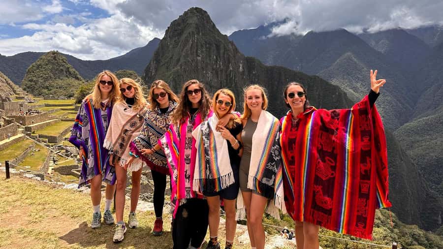 From Cusco: 2-Day Trip to the Sacred Valley and Machu Picchu - Lunch after the ruins: refuel like a local, not a traveler