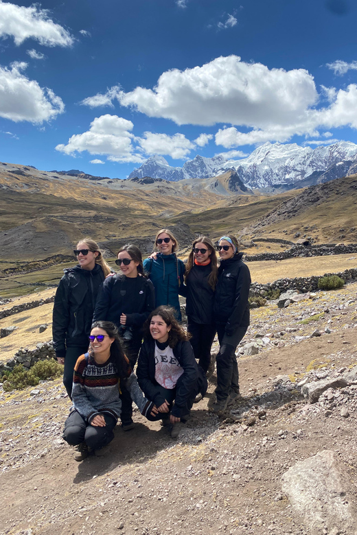 From Cusco: 7 lakes with hot springs in Ausangate and meals - Guides, pace, and language: what to expect from the people on the trail
