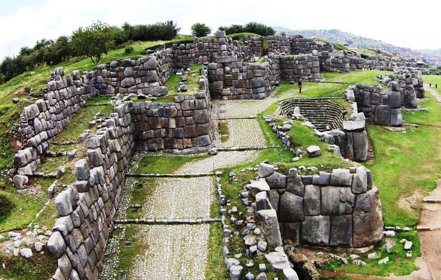 From Cusco: City tour 4 ruins + Qoricancha - Meeting at Plaza de Armas: two shifts and a short walk to the Temple of the Sun