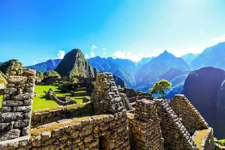From Cusco: Full-Day Group Tour of Machu Picchu - Ollantaytambo to Aguas Calientes by panoramic train: where the day starts feeling real