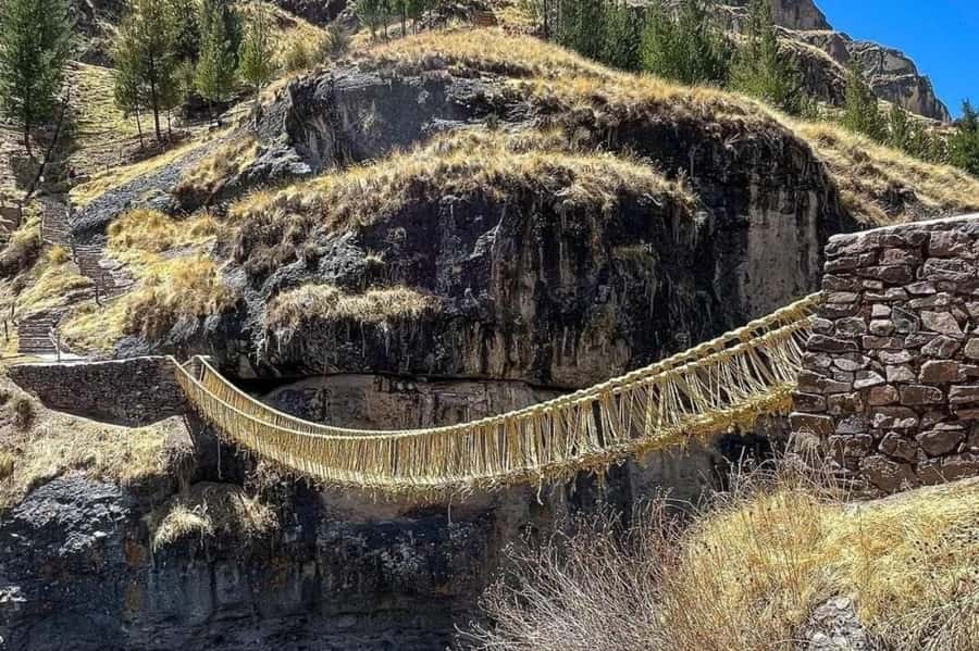 From Cusco: Inka Suspension Bridge Qeswachaca - Qeswachaka - The Pabellones Volcano stop near Yanaoca: short views, mixed value