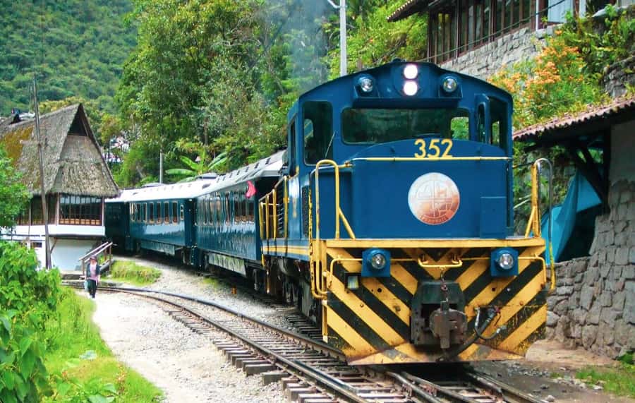 From Cusco: Sacred Valley ending in Ollantaytambo and Lunch - Cusco Pickup and the Urubamba Ride: Where the Day Starts