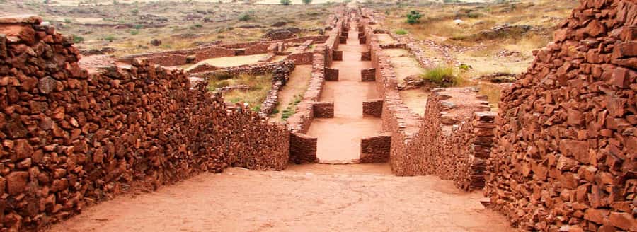 From Cusco: South Valley Villages and Archaeology Tour - Pikillacta: Huari adobe ruins from 700 to 900 AD
